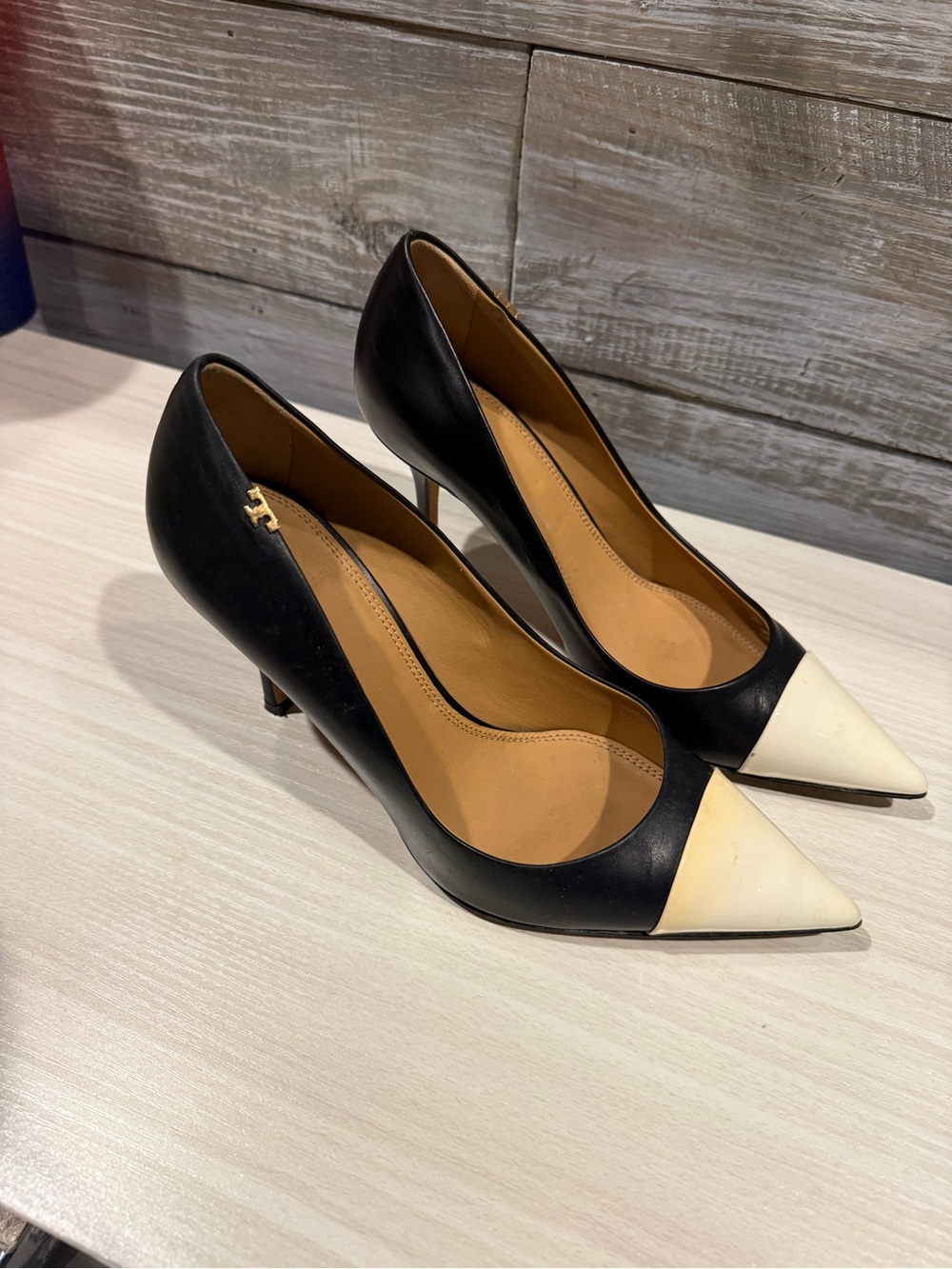Tory Burch Black and Cream Pointed Toe Leather Pumps - Picture 3 of 8